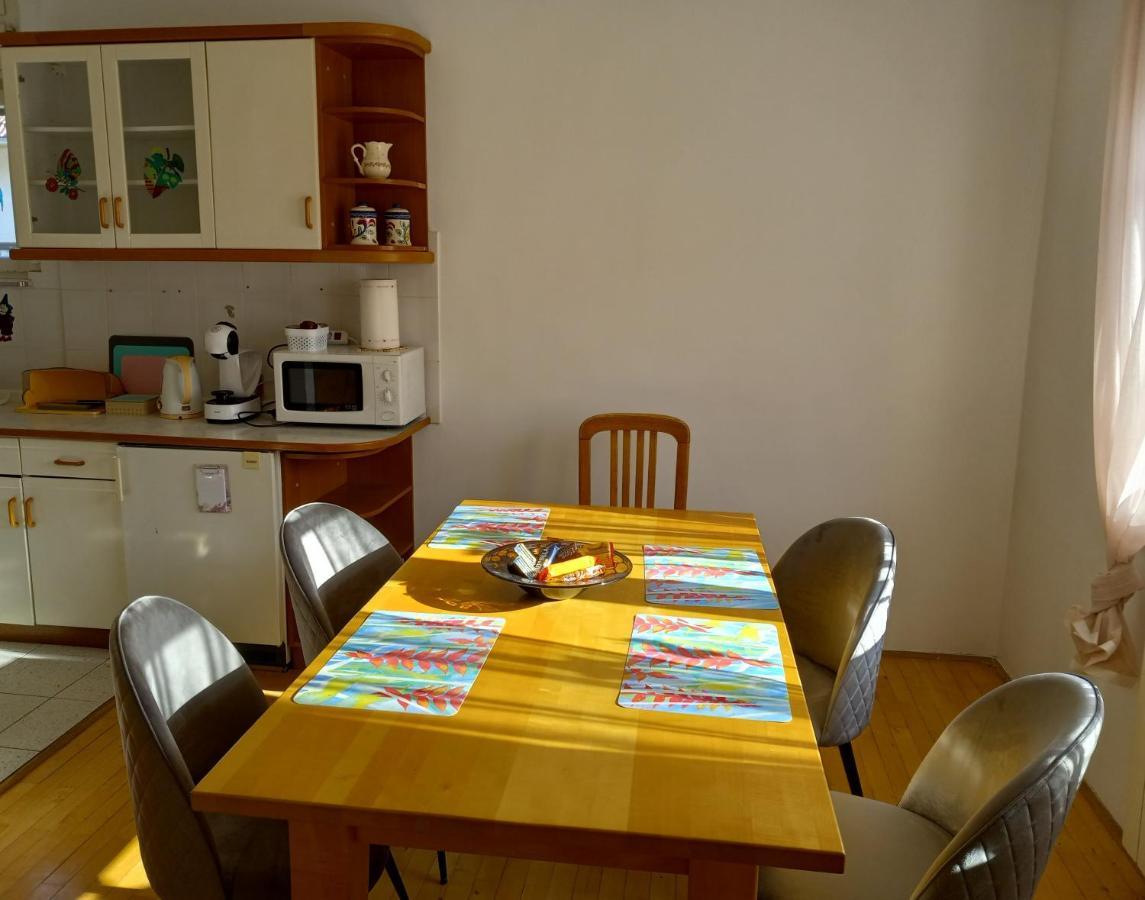 Lovely 2-Bedroom Appartment With Free Parking Dobrova Экстерьер фото